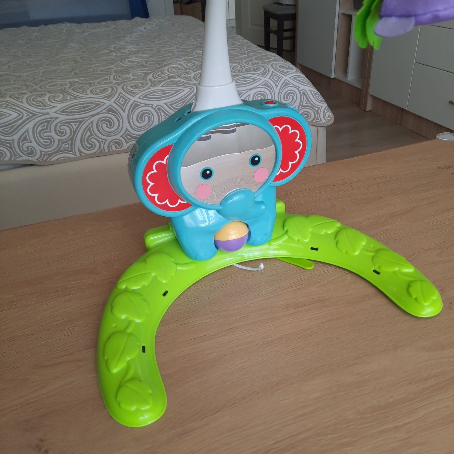 Fisher Price Музикална въртележка за легло 4в1