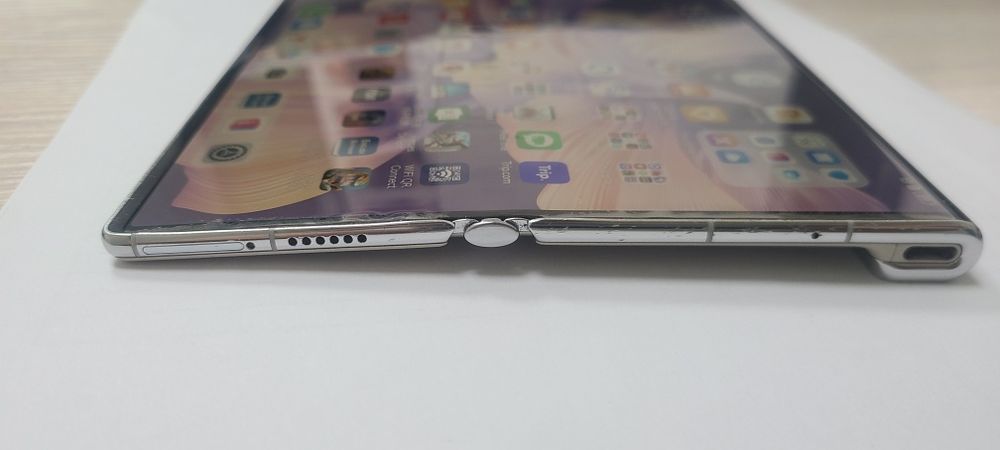 Продам  Huawei  mate  xs2  8.512  часы в подарок
