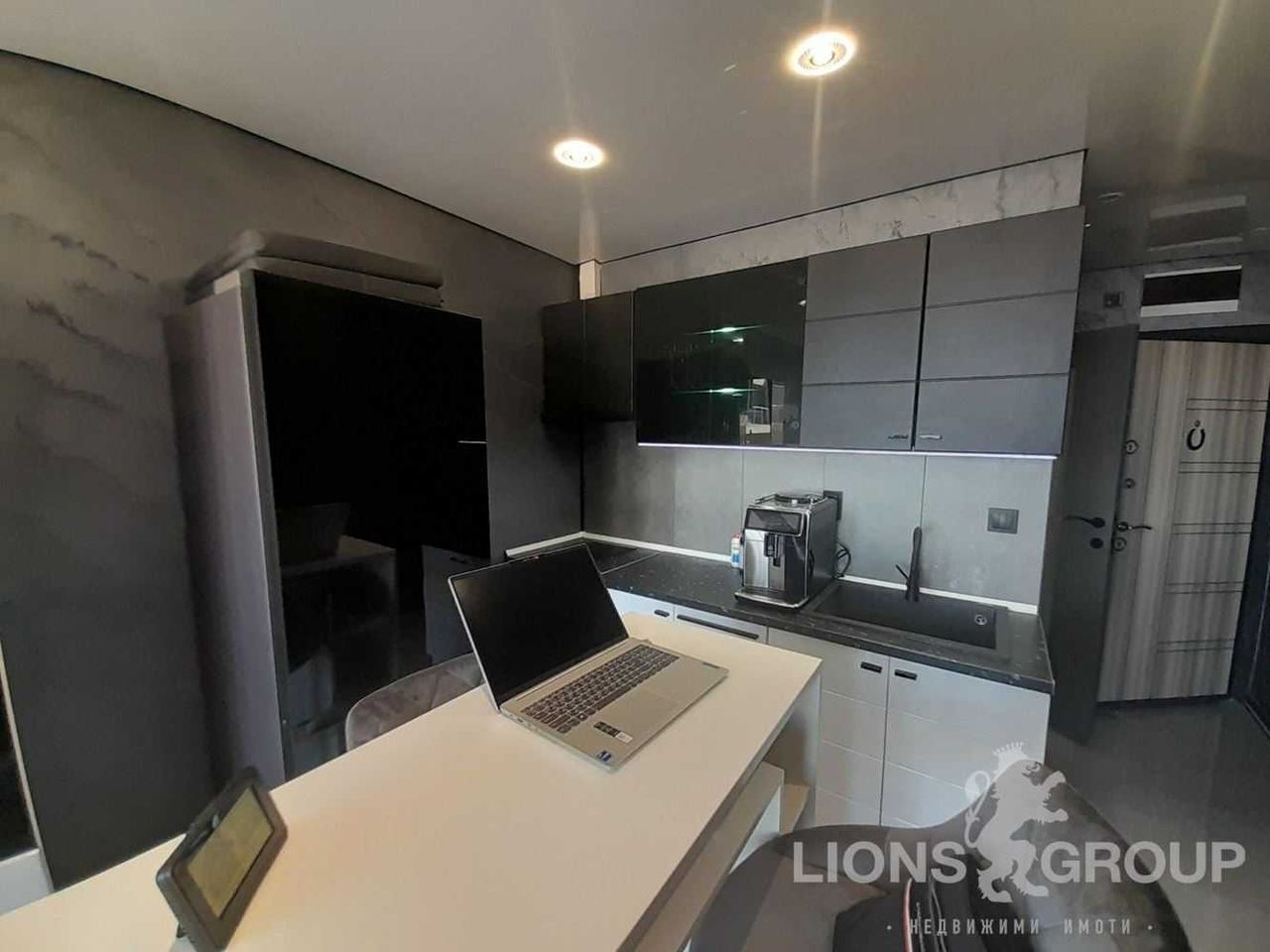 Продава се Едностаен апартамент в Варна, Виница - 40 кв.м за 2188 €/кв.м - Снимка #2