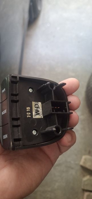 Продам кнопки руля мултимедия от jentra и nexia 3 оригинал