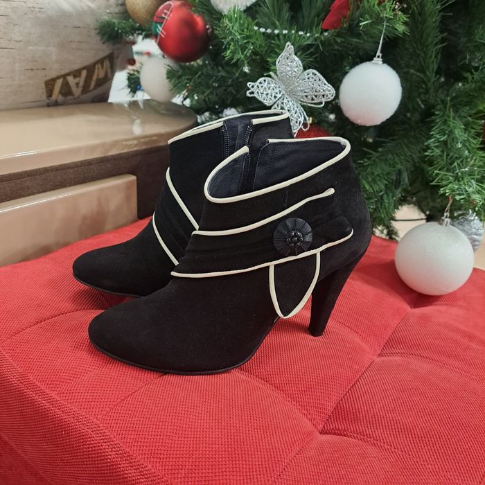 Botine elegante din piele naturala, cu toc