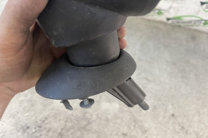 Oglinda stanga manuala E20103017 / E2 0103017 Dacia Logan prima gener