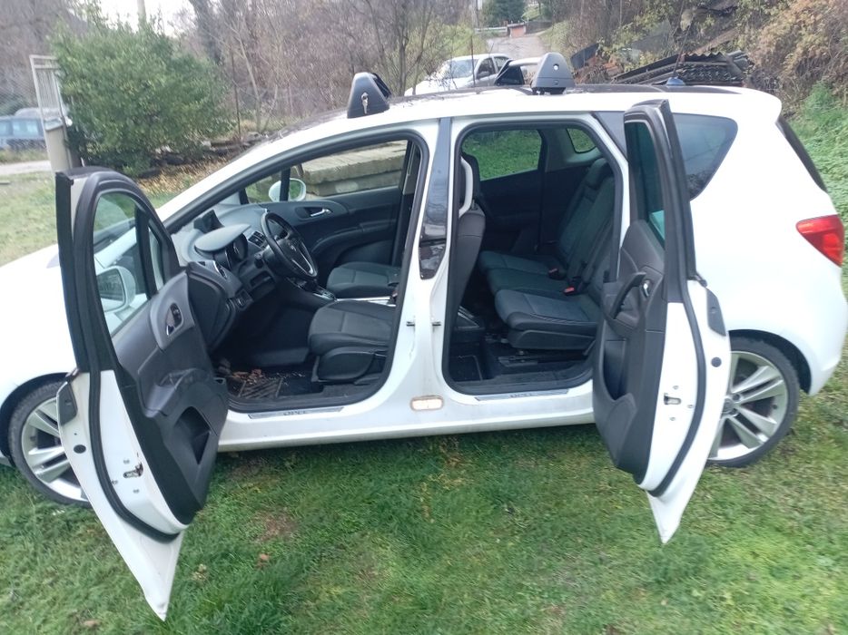 Продавам Опел мерива б 2011г на части