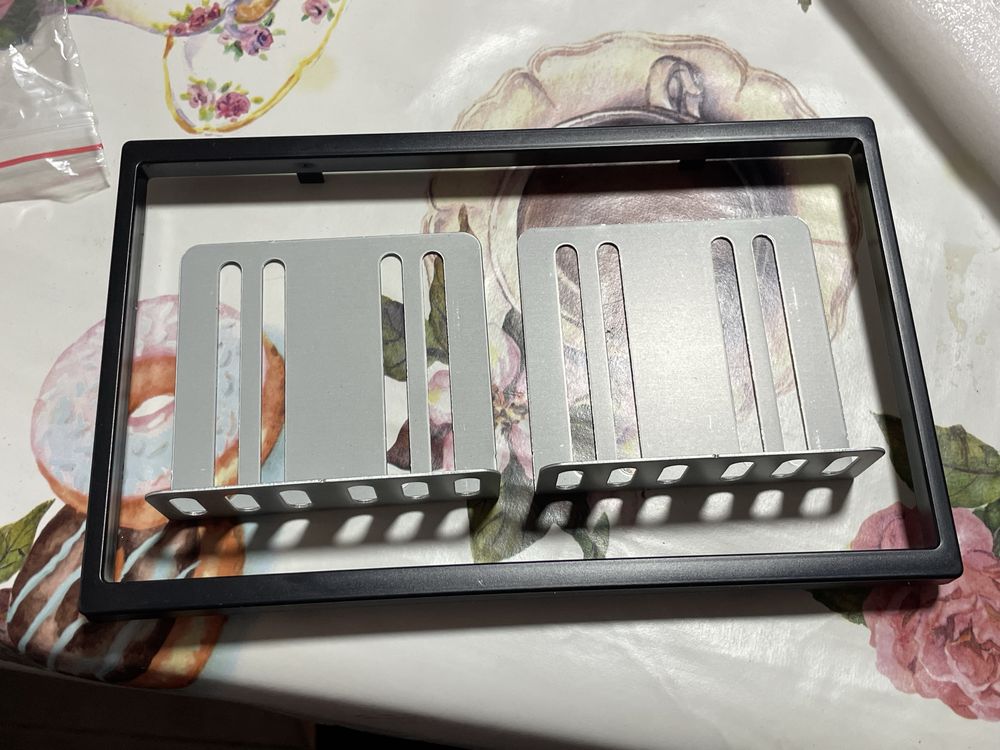 Продавам универсална мултимедия за кола