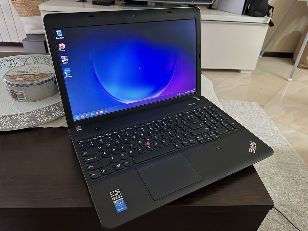 Лаптоп Lenovo E540 Windows 11 Pro 8GB Ram 128GB SSD Intel I3 Перфектен