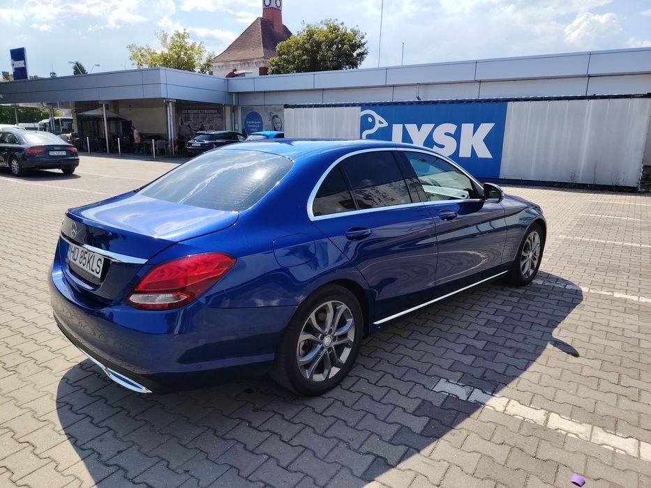 Vând Mercedes c200