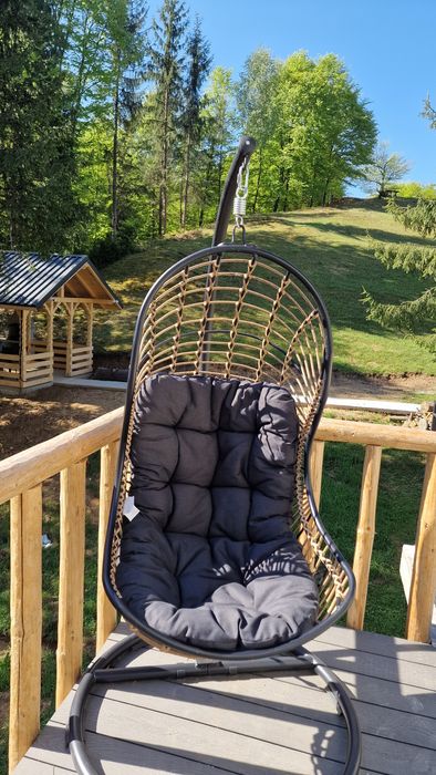 Cabane la marginea pădurii