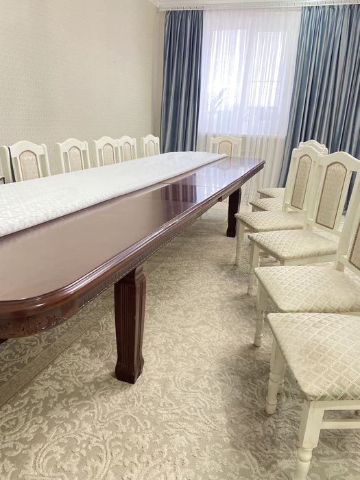 Стол со стульями