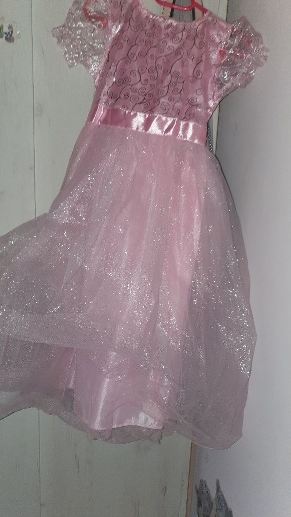 Rochiță fetiță 7- 8 ani roz cu inserții argintii de ocazie