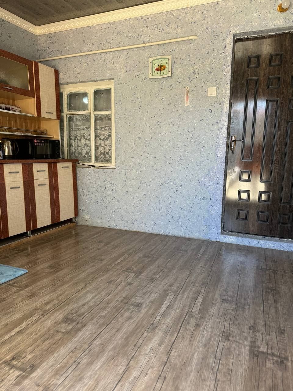 Srochna sotiladi 6 sutik xovli 4 xona aq qavoq