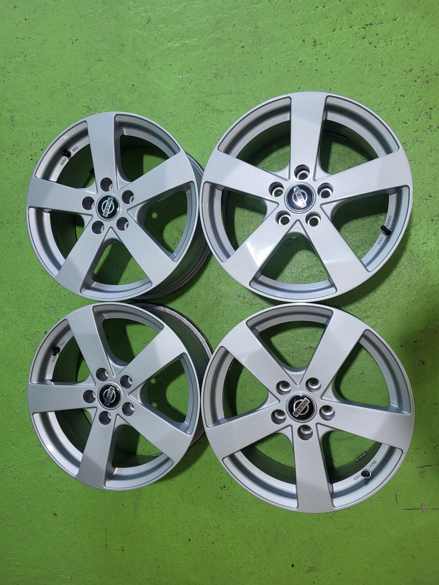 17 5x114.3 Nissan Renault Dacia лети джанти 5х114.3