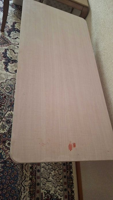 Продаётся  обеденный стол