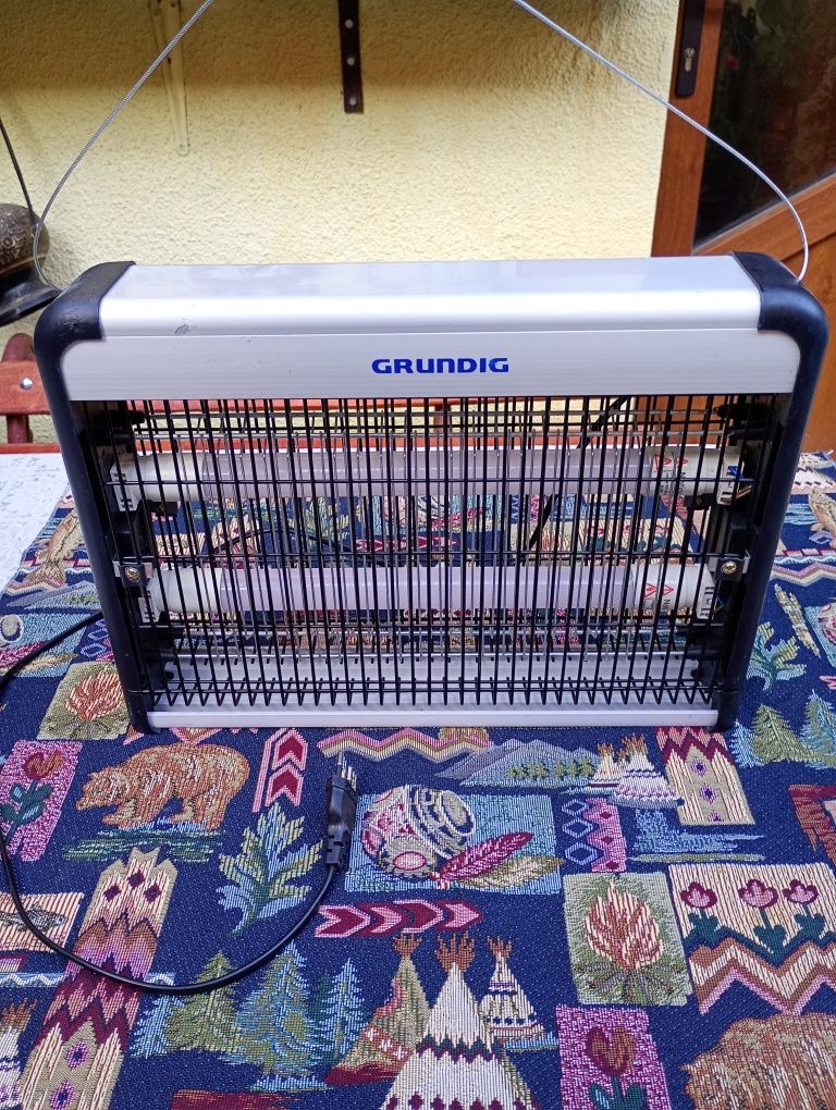 Lampa electrica cu lumina UV anti insecte( tantari, muste..)