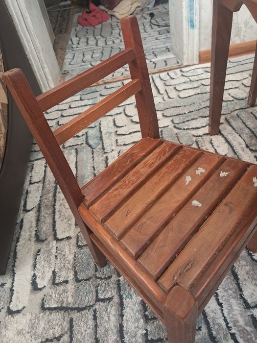 Продаеться диван.уголок.детский стол со стульями