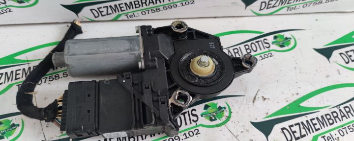 Motoras macara geam spate dreapta /1K4 839 402 E Volkswagen VW Golf a