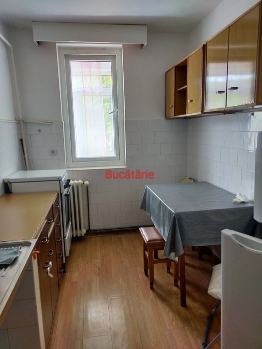 Închiriez apartament