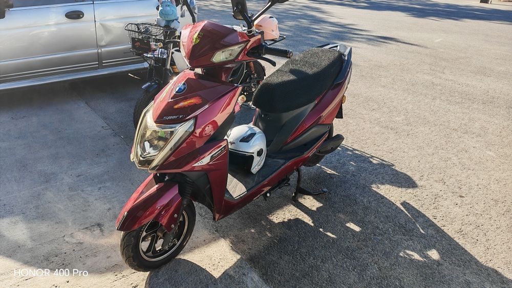 Продается скутер электрический кью шенг новый 2 месяца ездил не ремонт