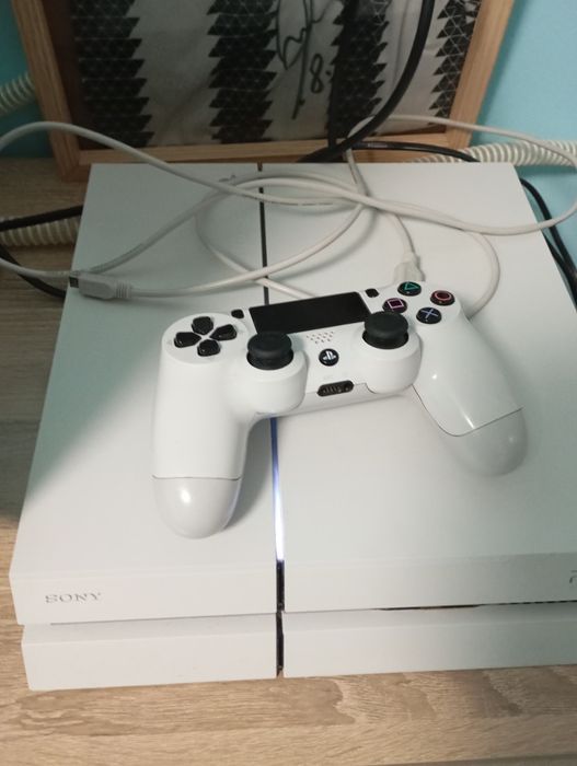 PS 4 конзола с игри