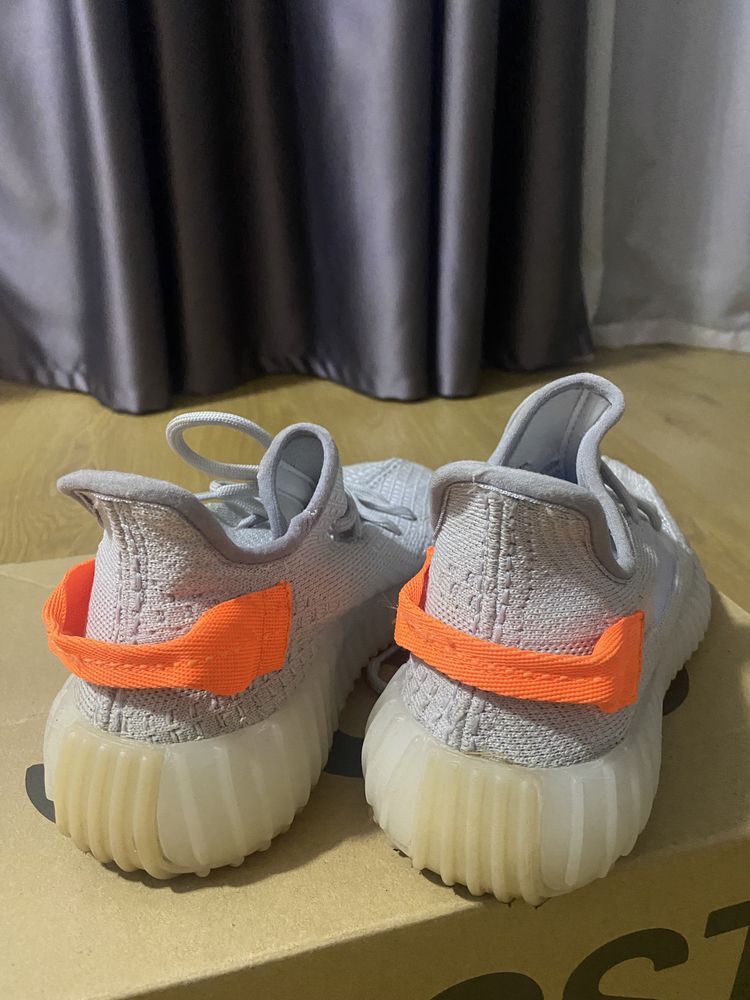 Vand yeezy adidasi-Boost 350 V2 "Tail Light" sneakers