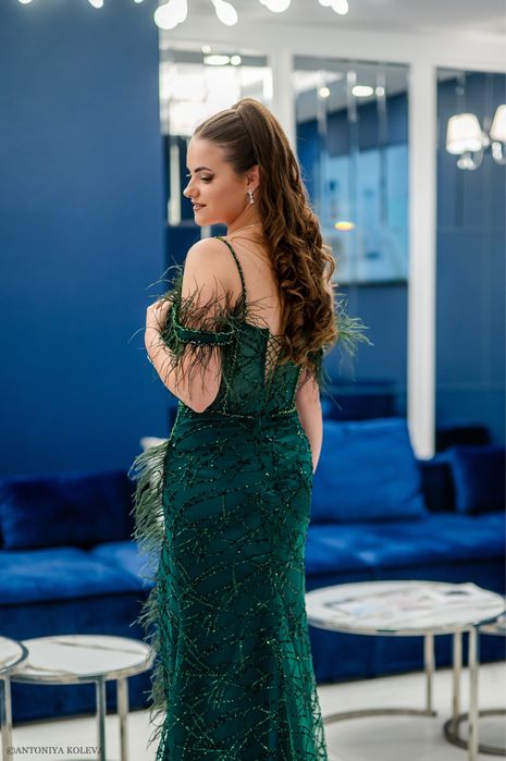 Зелена бална рокля