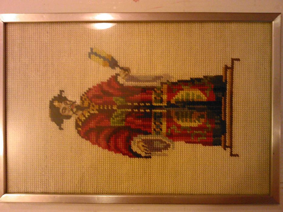 Tablouri: Dracula si Spadasin pe placa de alama; nobil si dama Anglia