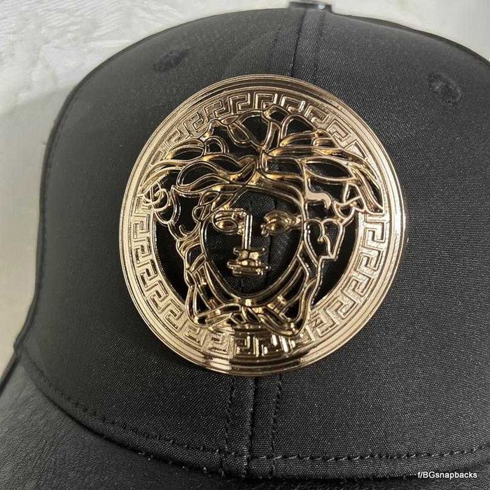 Маркова шапка с кожена козирка и черен камуфлаж markva  shapka шапки