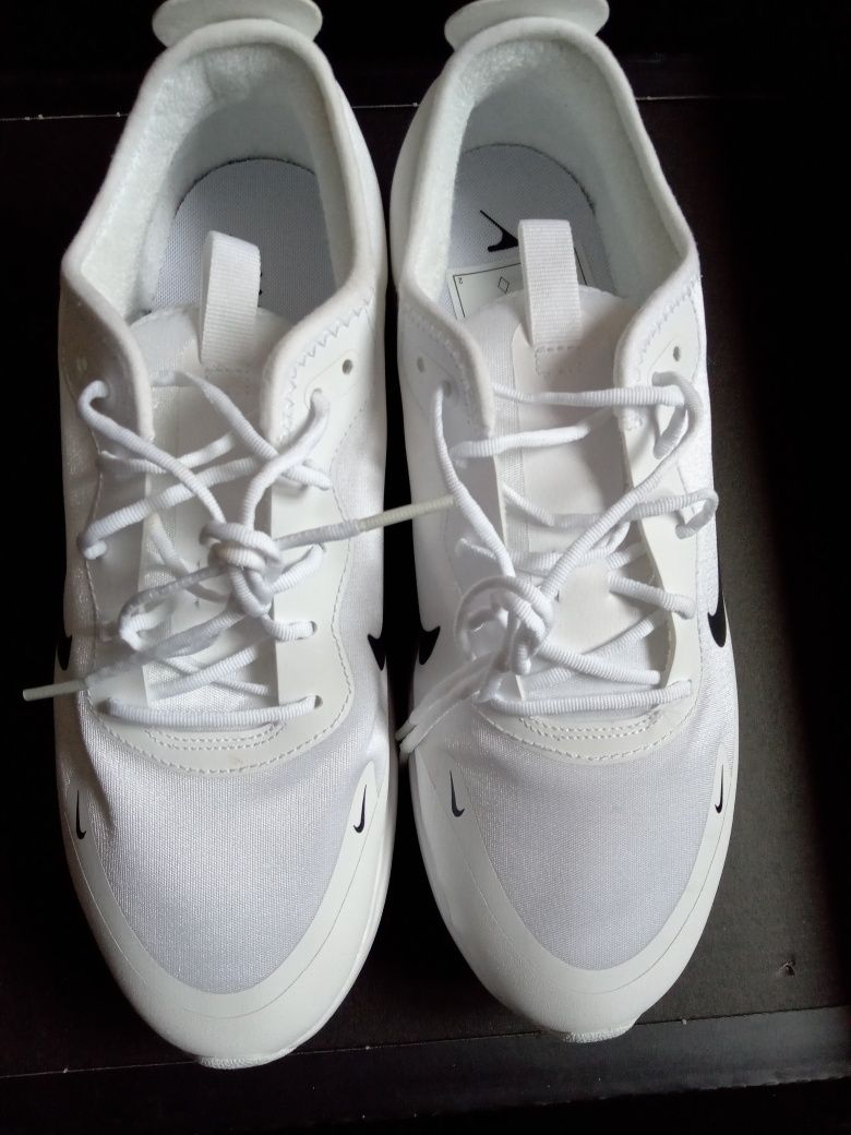 Маратонки Nike нови,40