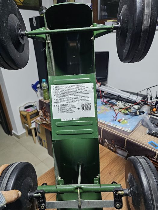 Masina de cursa din metal pentru copii
