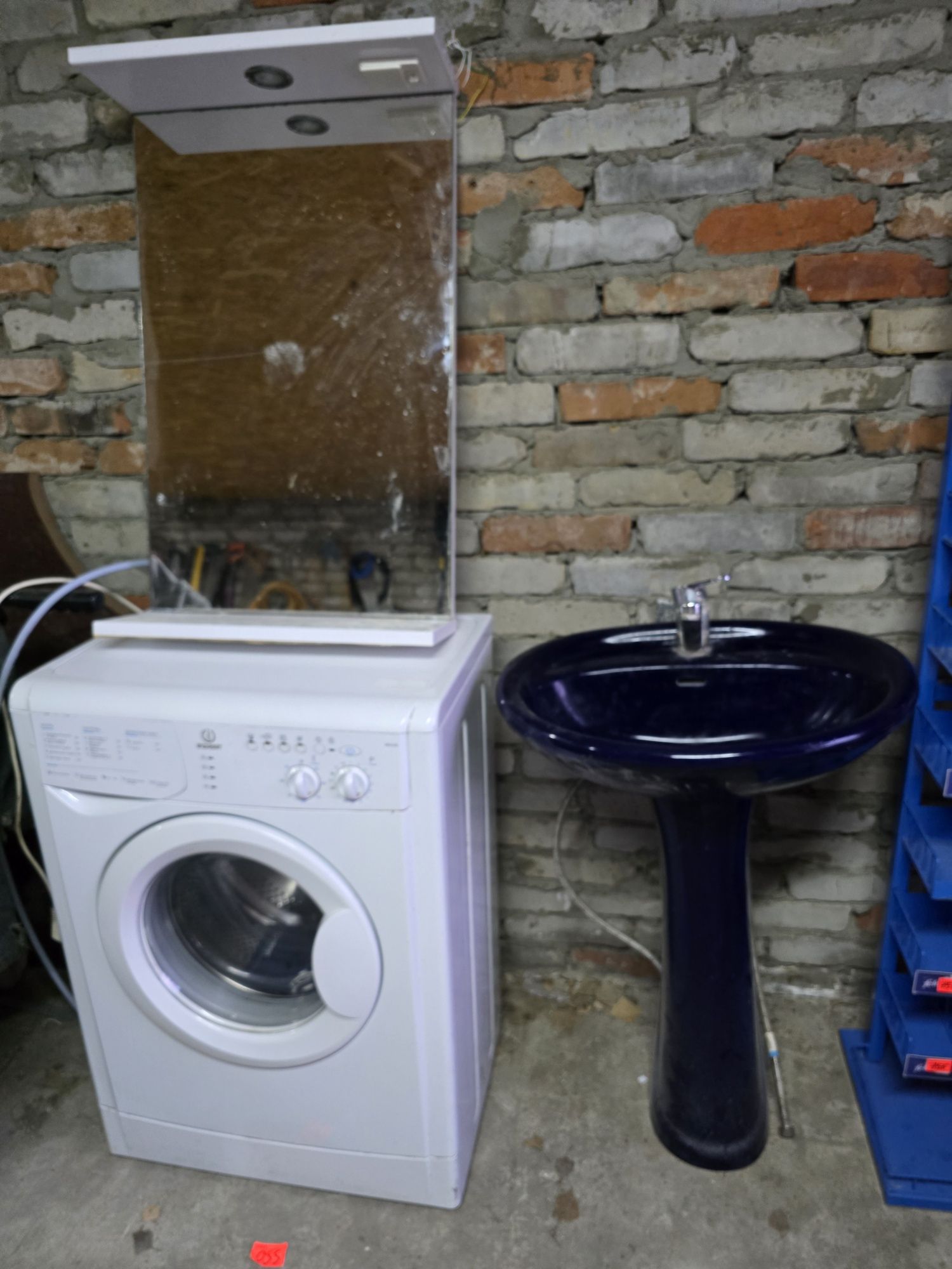 Продам стиральную машину Indesit sw 010413