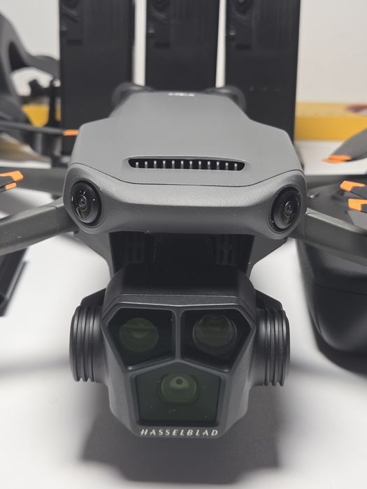 Drona Dji Mavic 3 pro (Combo) + RC pro