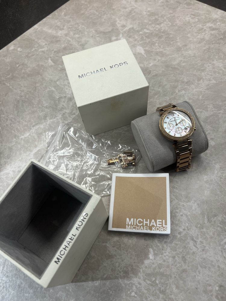 Часовник Michael Kors
