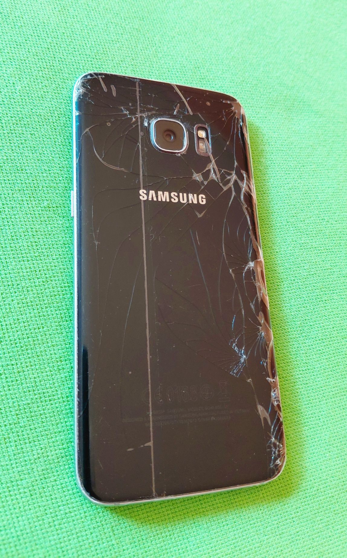 Vand cu defecte exterioare S7 Edge,functional.