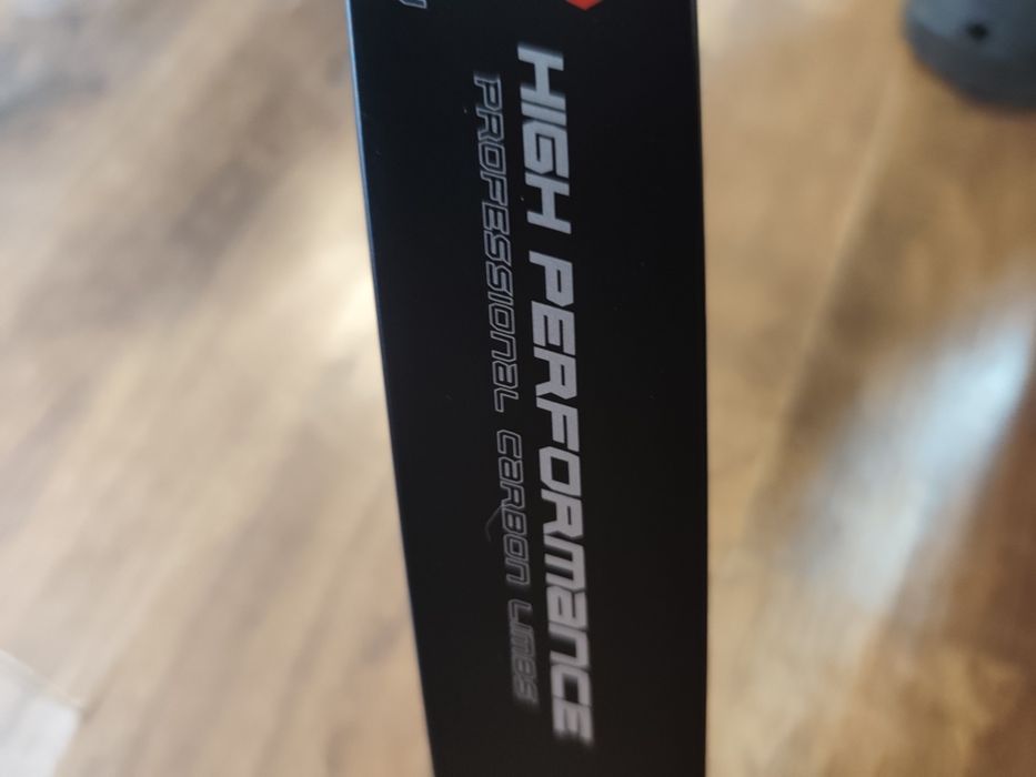 Продавам чисто нов лък напълно оборудван със раница която е чисто нова