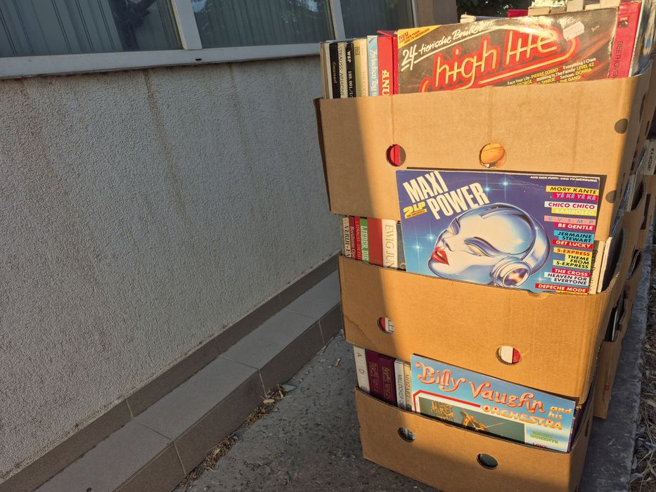 Vând Lot 100lp Discuri Vinil colectie muzica usoara straina mixta