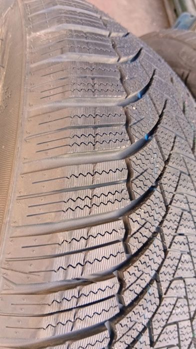 Anvelope iarna 245 50 18