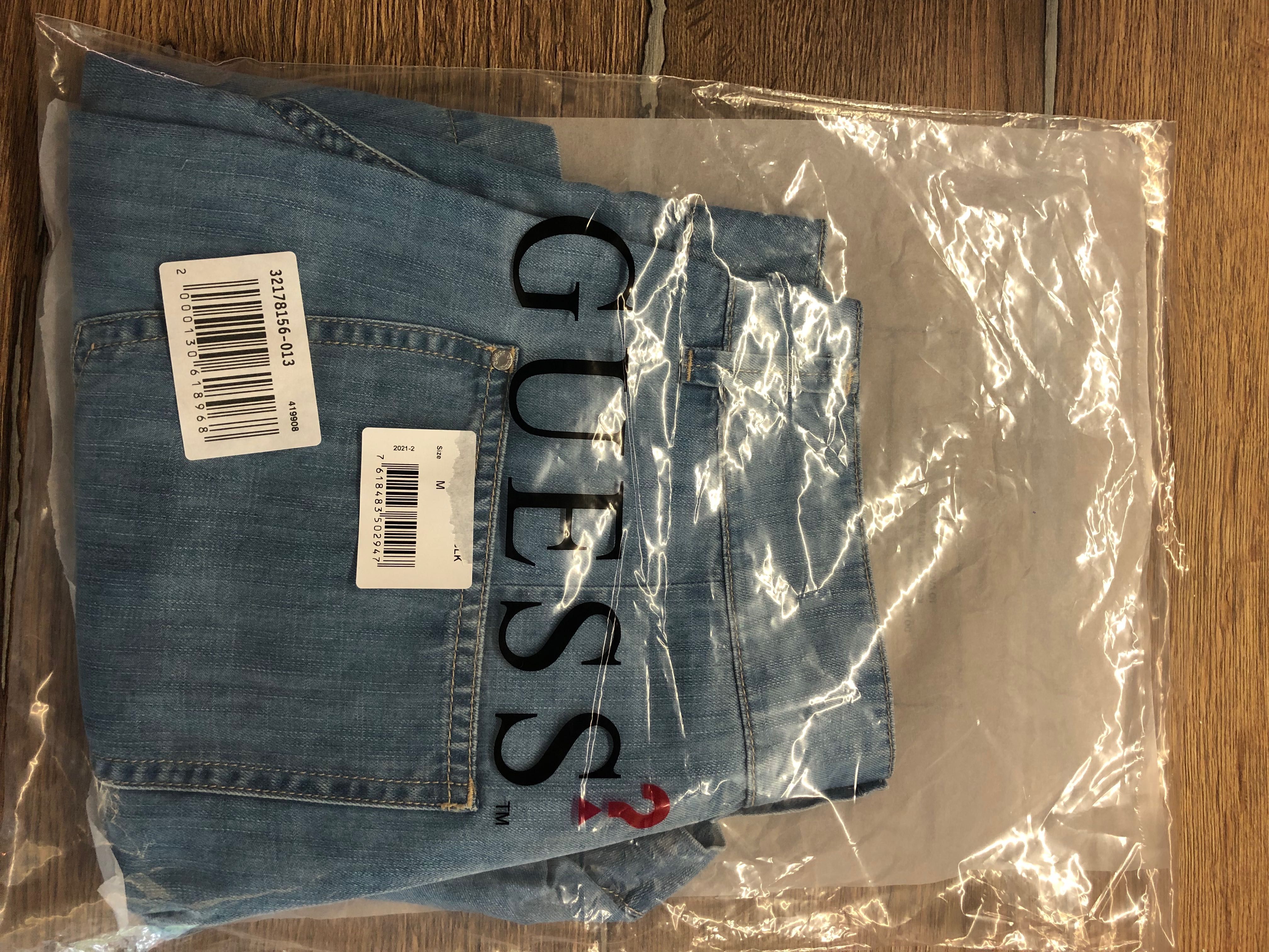 Продавам дънкови дамски къси панталонки Guess