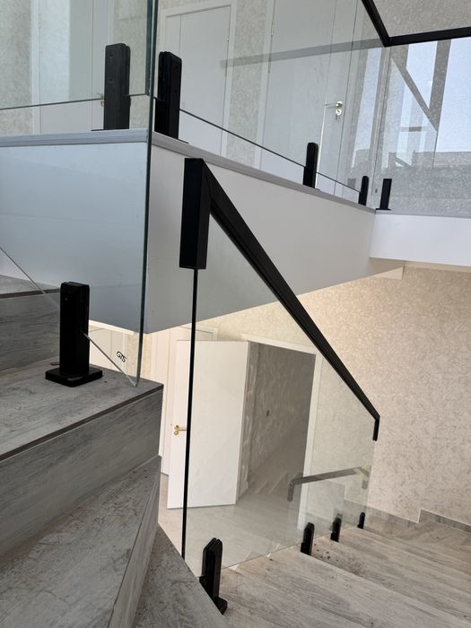 Перила стеклянные perila oynali лофт хай тек