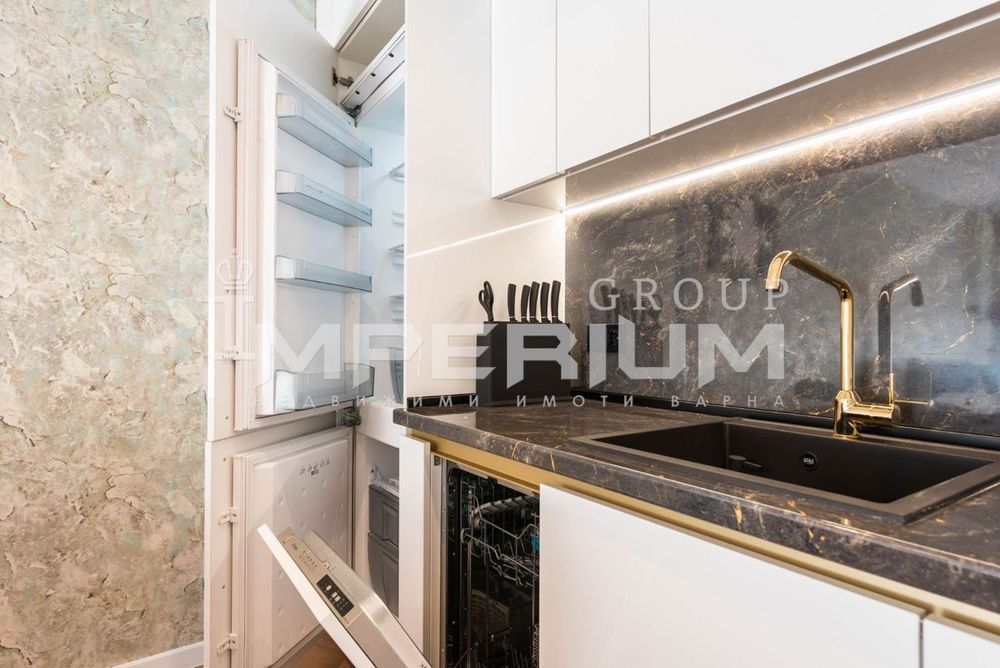 Дава се под наем Тристаен апартамент в Варна, Централна поща - 100 кв.м за 1000 € - Снимка #10