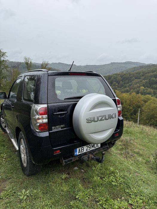 Vând Suzuki Grand Vitara 4x4 din 2007 motor 1.9 diesel in doua usi