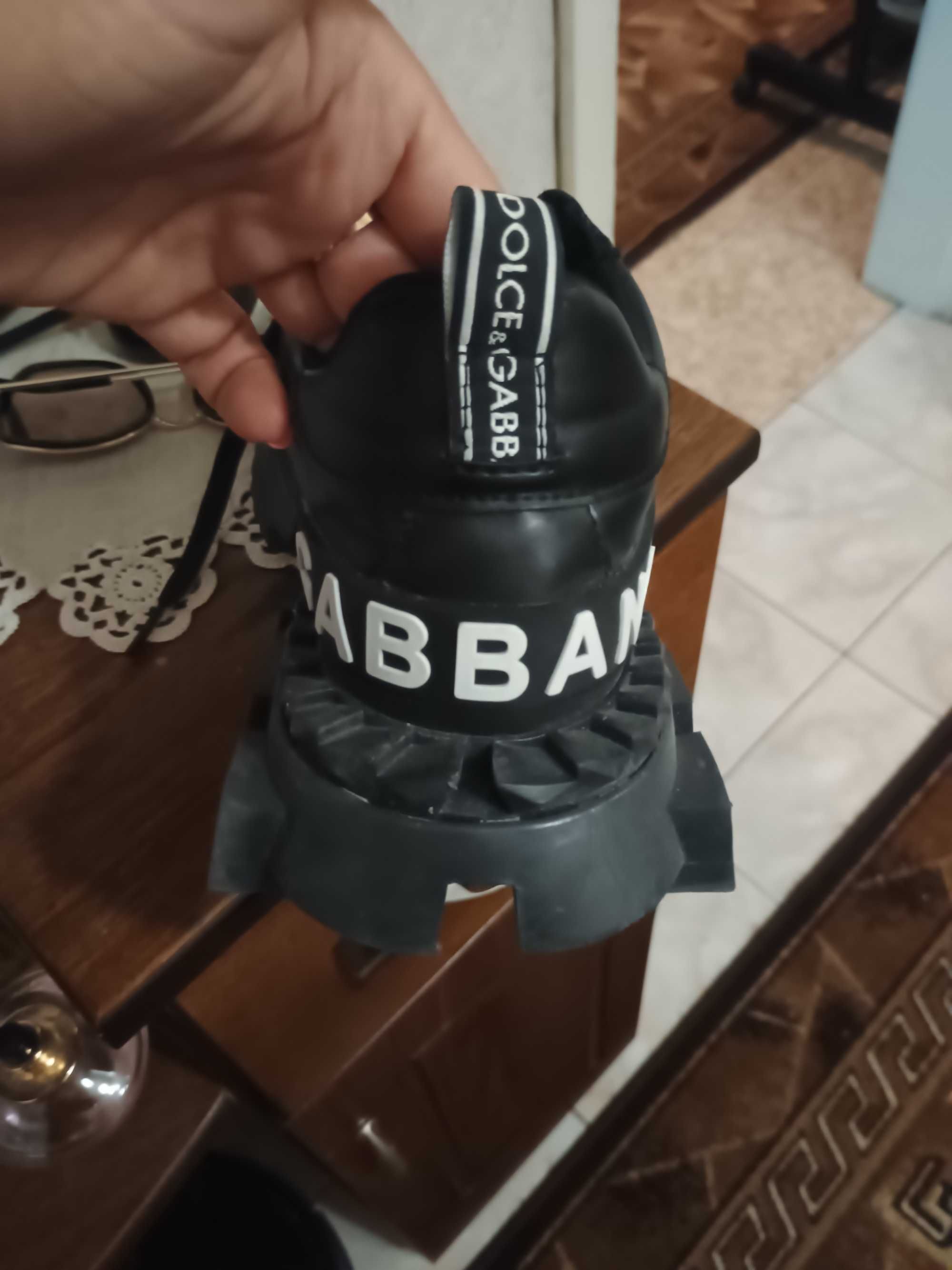 Маратонки dolce and Gabbana,обувани няколко пъти, като нови