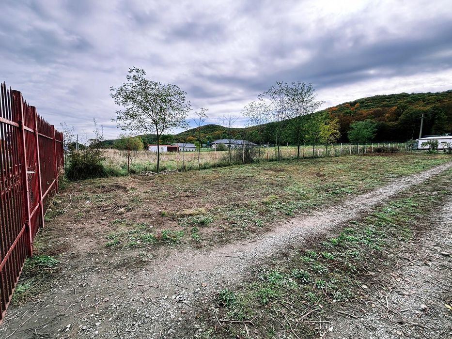 Inchiriez teren parc auto Gilau cluj