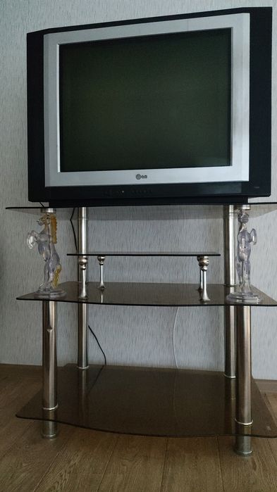 Телевизор б/у с подставкой