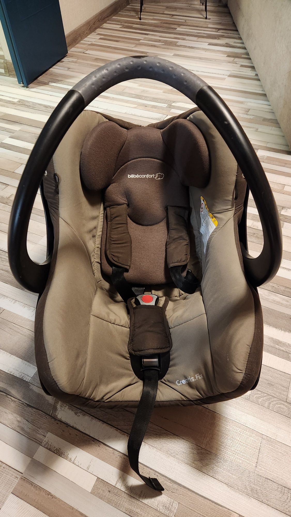 Продавам кошница за бебе за кола Bebe confort