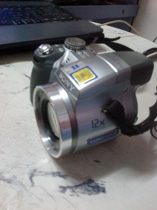 фотоапарат SONY с нови батерии ,
 има калъф.