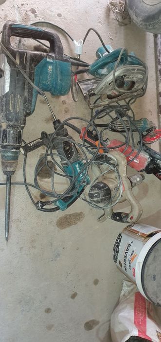 Insturmentlar sotiladi. Xammasi ariginal.rossiyadan kelgan