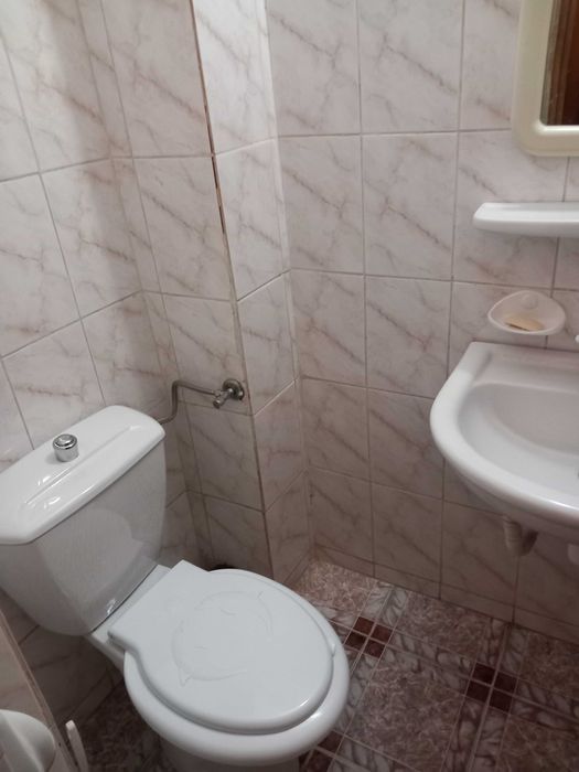 Inchiriez apartament cu trei camere în Onesti