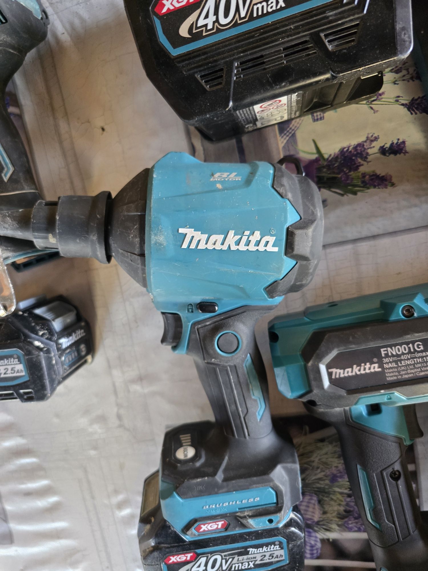 Makita 40v diverse scule acumulatori incarcator