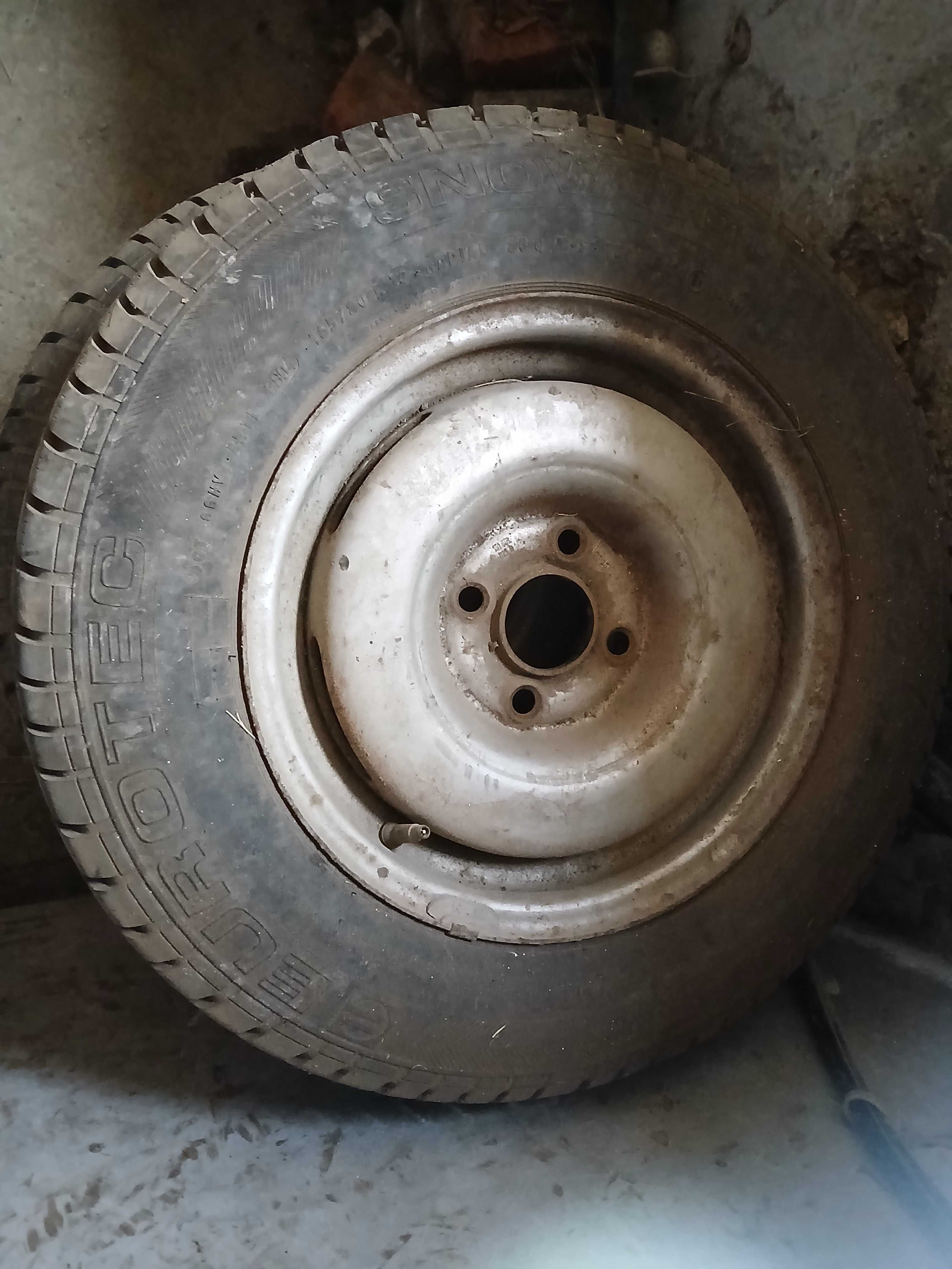 2 броя гуми зимни Eurotec Snow 165/80 R13 + джанта