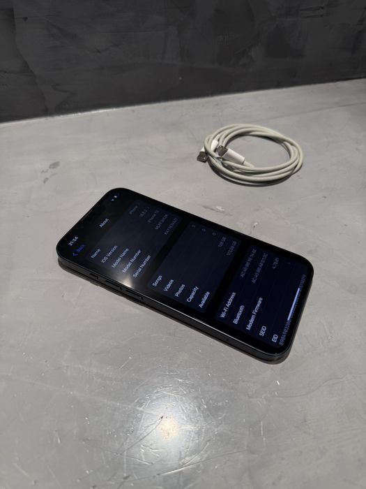 Перфектен Iphone 13 Midnight 128 GB