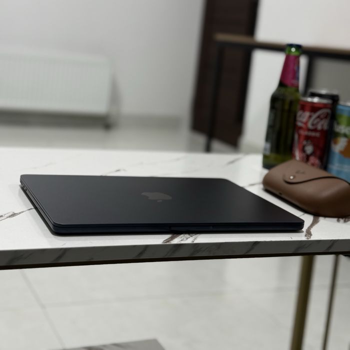 Macbook M2 ideal, yangi